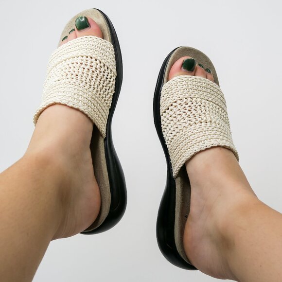 Vintage 90s LifeStride White Woven Wedge Sandals - Picture 3 of 10